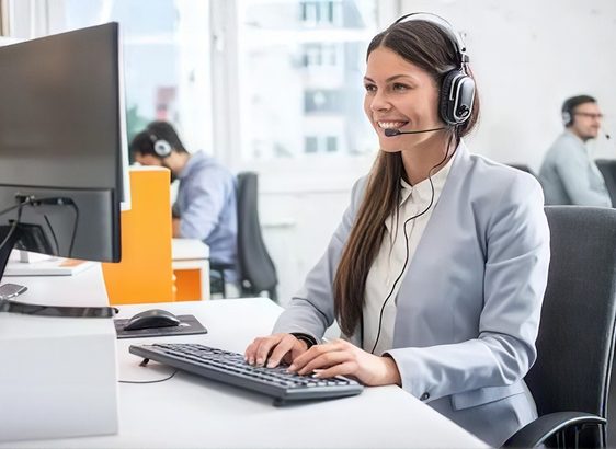 Application Associates customer-service specialist on a support call